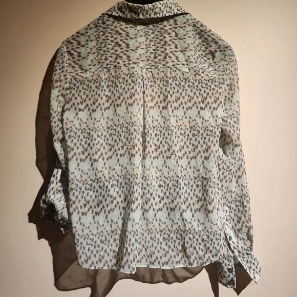 NWT Bebe Women's  Animal Print Wrap Roll Tab Sleeves Chiffon Cropped Top - Picture 9 of 13